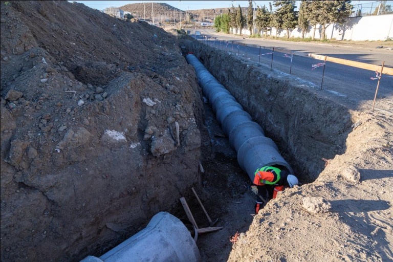 La Municipalidad avanza con la construcción del pluvial en Ruta 3 y