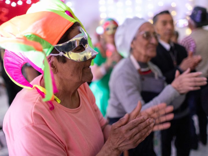 Más de 120 adultos mayores disfrutaron del cierre de actividades en zona sur