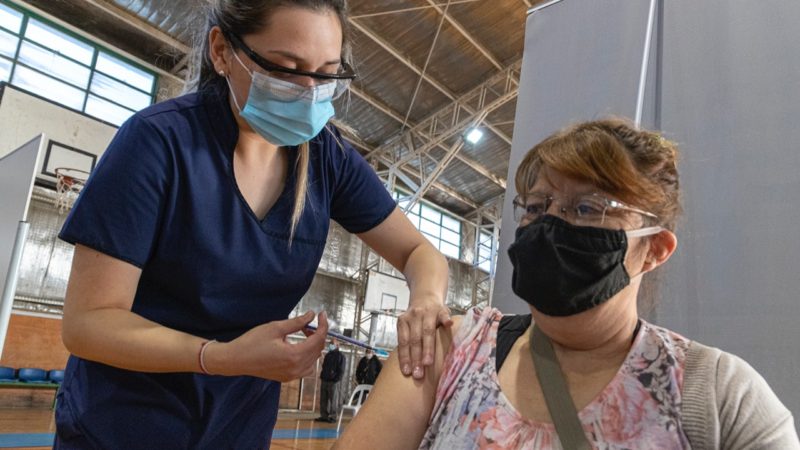 Se avanza con la vacunación sin turno a mayores de 60 años contra el Covid-19