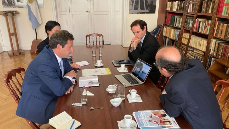 Luque retomó su agenda en Francia con importantes reuniones en París