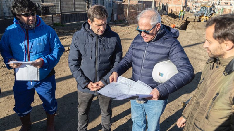 Luque supervisó las tareas de construcción de una importante red cloacal en San Cayetano