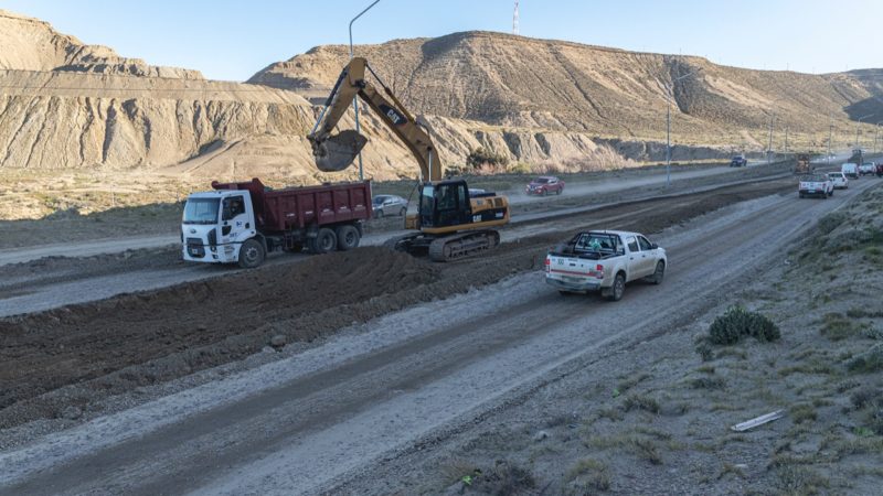 El Municipio interviene en la reparación de calzada del Camino Centenario