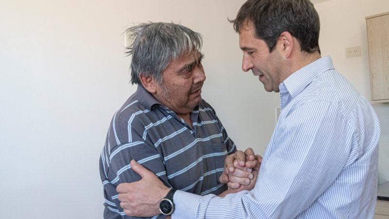 Luque entregó dos viviendas sociales para que las familias mejoren su calidad de vida