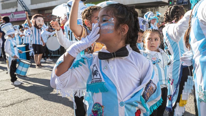 Luque participó de los Carnavales y destacó el importante rol social de las murgas comodorenses