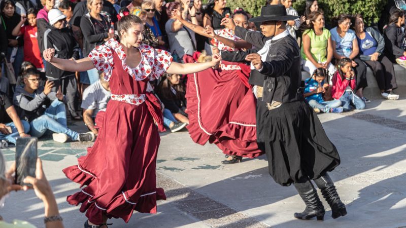 Sampaoli cerró la Fiesta del Damasco en barrio Laprida y auguró que “año a año siga creciendo”