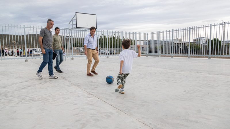 Luque recorrió la obra de la plaza del barrio Arenales que está próxima a finalizarse