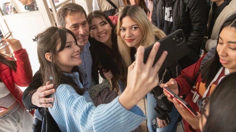 El Municipio de Comodoro entregó un aporte más a la educación: Acompañamiento económico para el arreglo de la calefacción del histórico colegio “Perito Moreno”