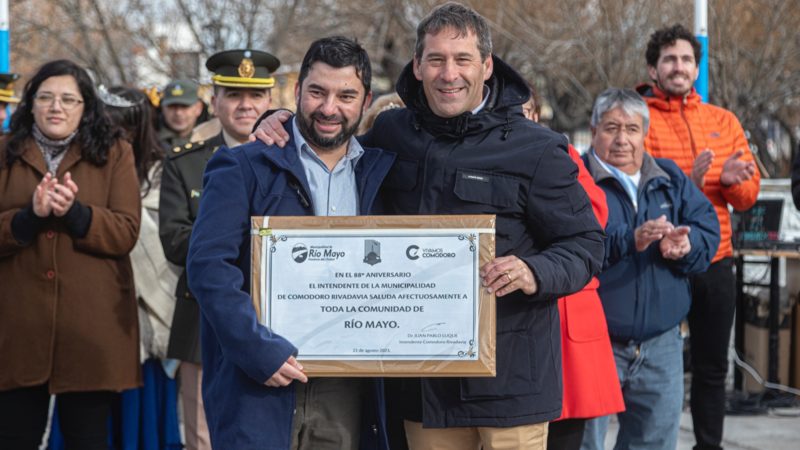 Luque participó del 88° aniversario de Río Mayo y recordó al intendente Avendaño