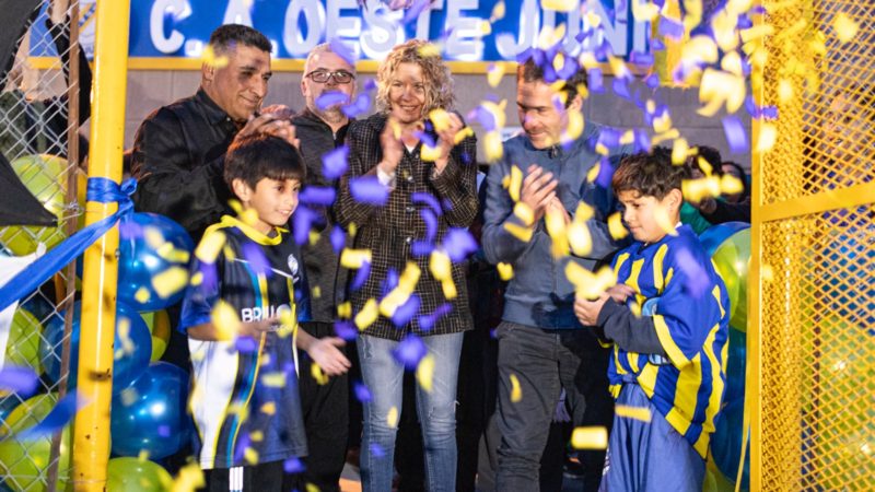 Luque inauguró importantes obras en el histórico club Oeste Juniors y firmó la cancha de césped sintético