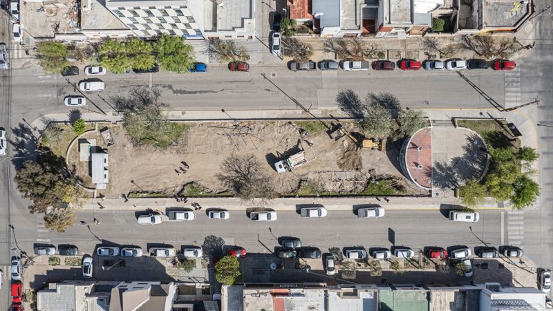 Luque recorrió el inicio de obra de refacción de la Plaza de los Bustos