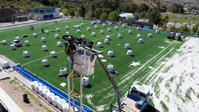 El Municipio avanza con la colocación de césped sintético en tres importantes clubes de zona norte