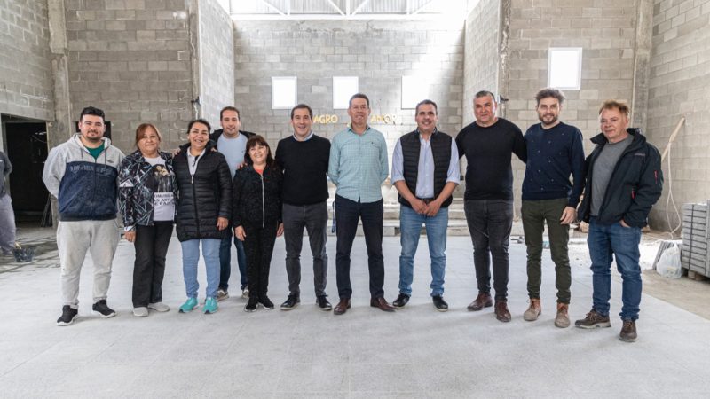 Luque recorrió la obra de la Parroquia San Antonio de Padua, que contiene a más de 1500 familias