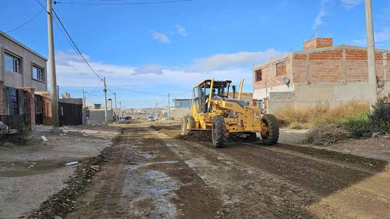 Se concretó un fuerte operativo de reacondicionamiento de la trama vial de Fracción 14 y 15