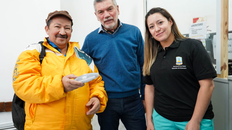 Salud Municipal entregó 60 pares de lentes a vecinos de distintos barrios de Comodoro