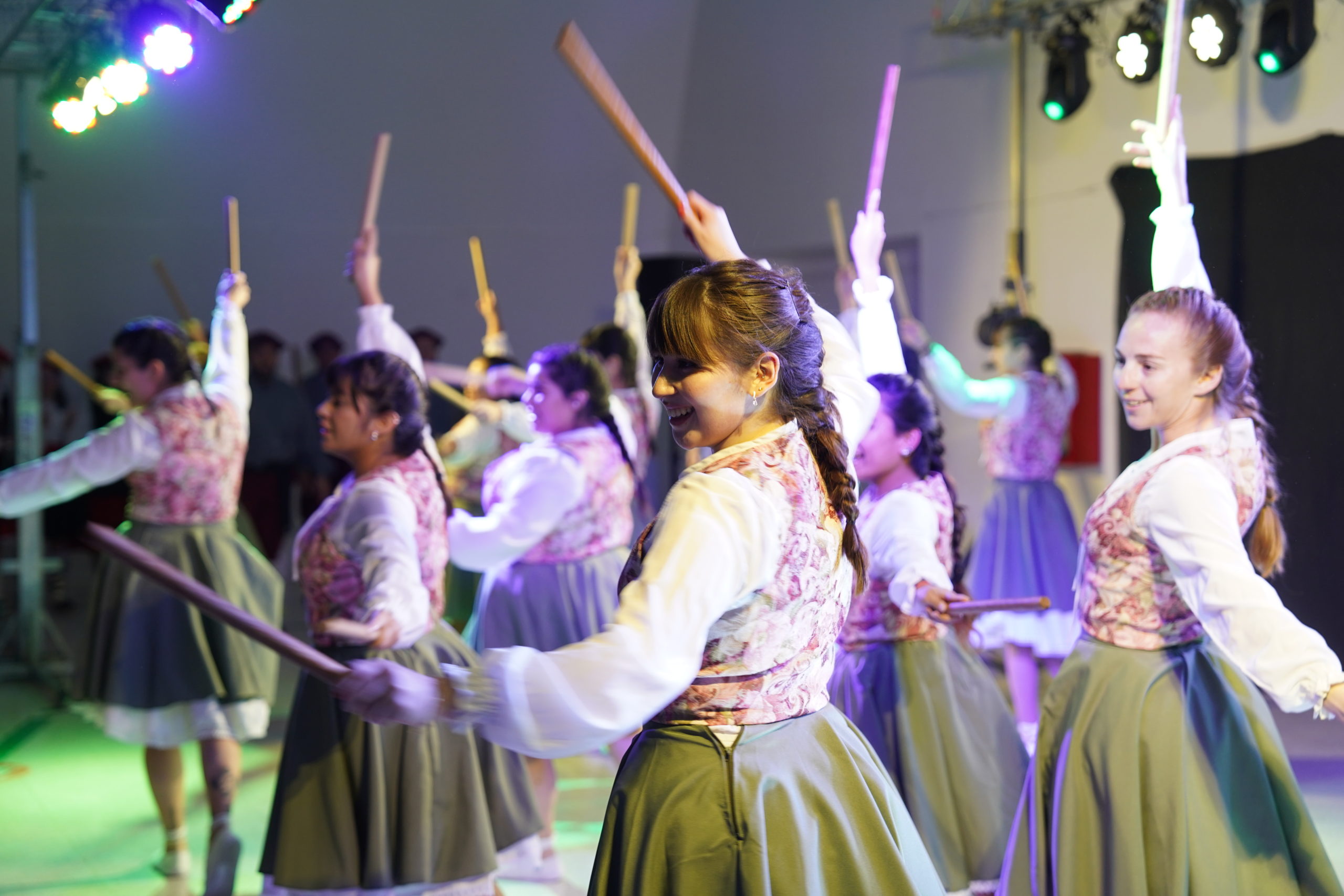 Con bailes tradicionales Comodoro celebró la noche de San Juan