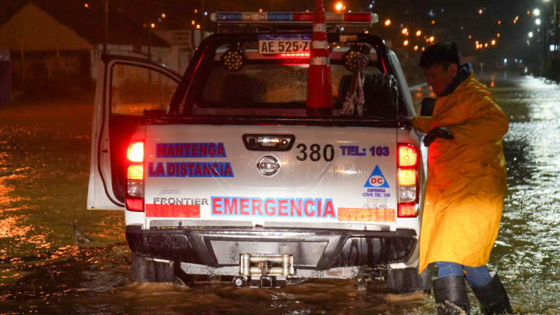 Se potenció en los sectores más afectados por la emergencia climática, la entrega de leña, nylon y la respuesta en cuanto saneamiento y energía