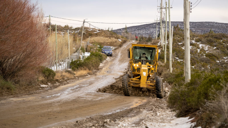 Se habilitaron puentes peatonales y se aseguró la traza vial para garantizar el transporte urbano en Comodoro