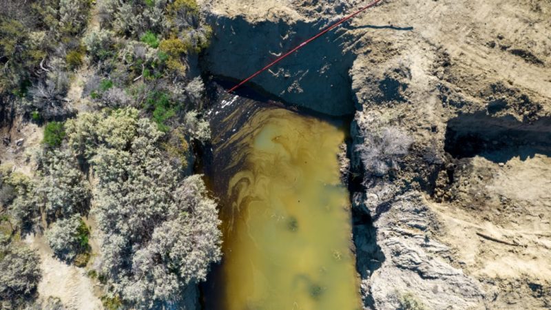 El Municipio intervino ante un nuevo derrame de petróleo en un yacimiento YPF