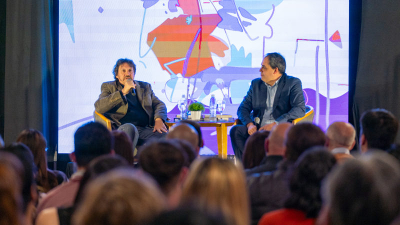 Felipe Pigna, Magalí Tajes y Claudia Piñeiro, a sala llena en la Feria del Libro