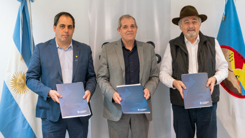 Municipio y Provincia firmaron convenios relacionados con el campo educativo