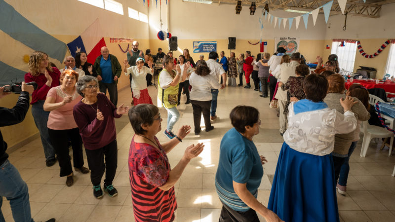 Más de 50 adultos mayores celebraron el día de la Independencia de Chile