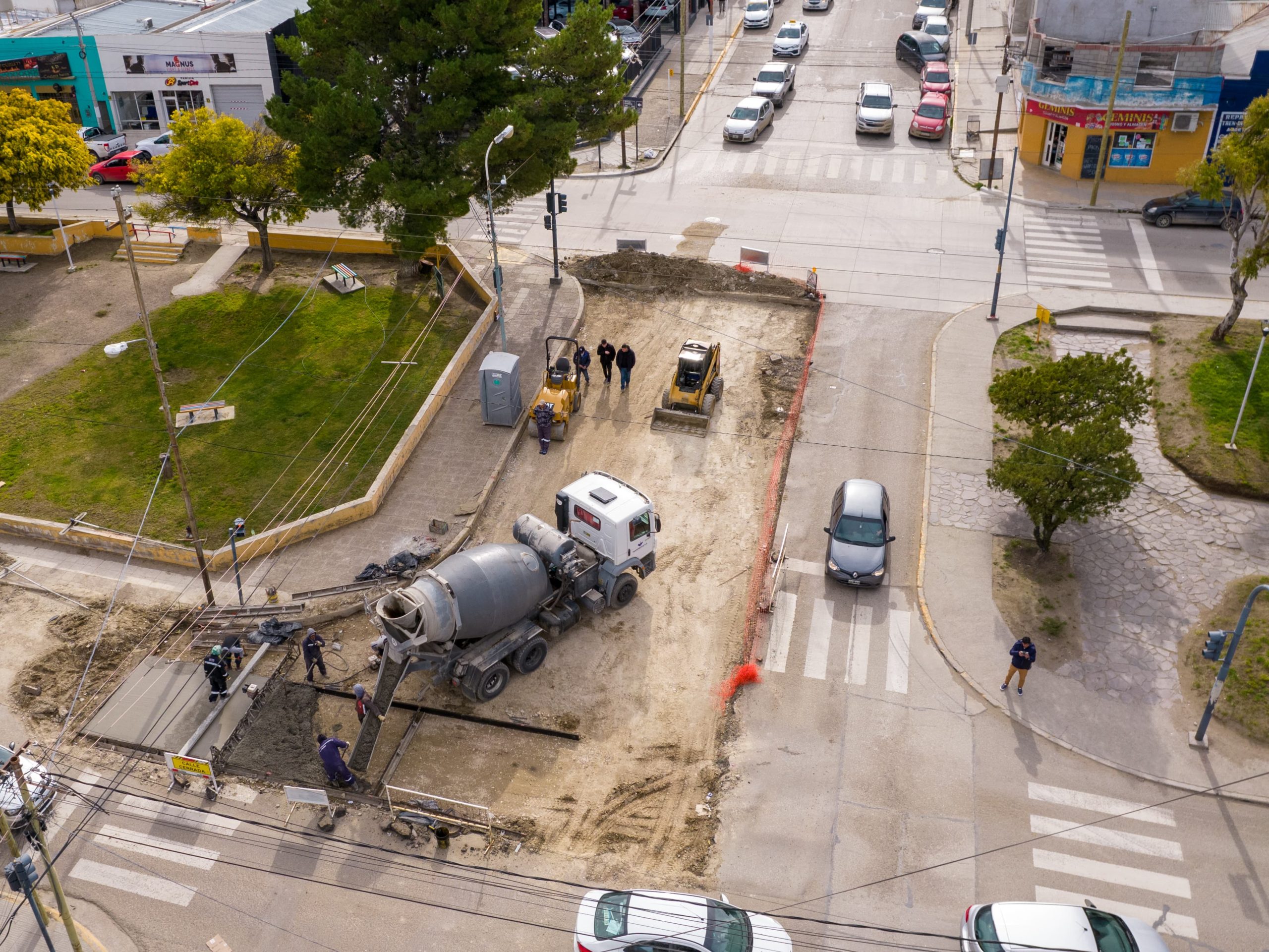 El Municipio avanza con el plan de refacción y manteniendo de calzada en distintos barrios de Comodoro