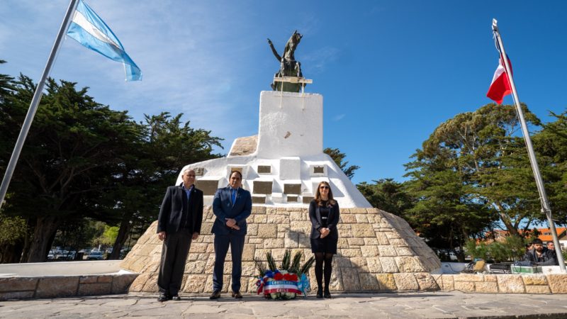 El Municipio acompañó el acto por el 214° Aniversario de la Independencia de Chile