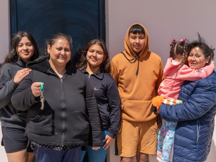 El Municipio entregó vivienda social a una familia del barrio Don Bosco de Km.8