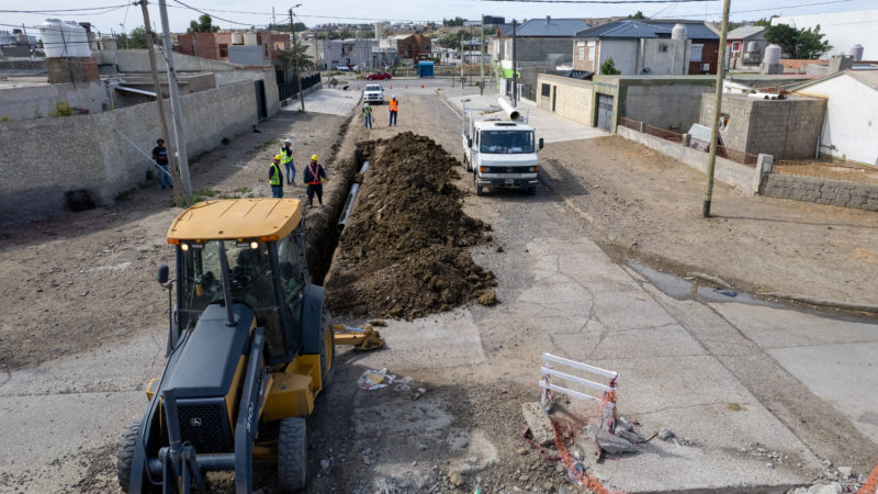 El Municipio y la SCPL iniciaron los trabajos en la calle Juana Azurduy