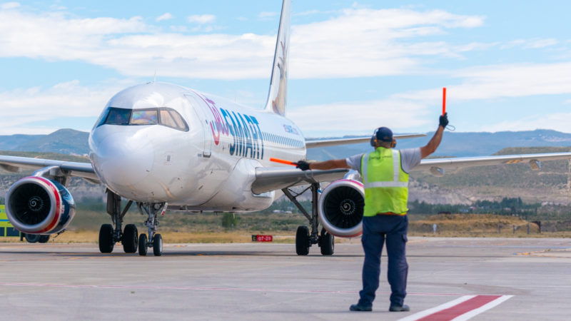 Comodoro suma conectividad con el retorno de la empresa aérea JetSMART