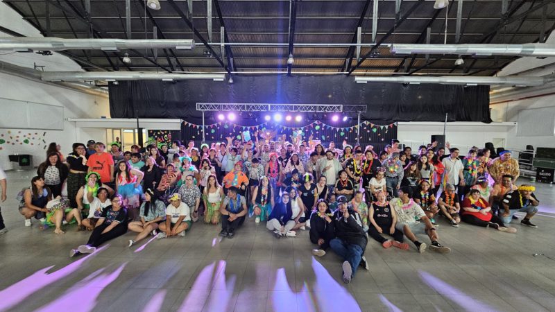 Más de 180 personas participaron de la Fiesta Hawaiana