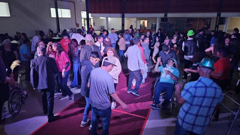 Jóvenes y adultos con discapacidad disfrutaron de una “Fiesta de Gala”