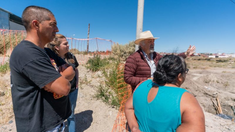 Othar recorrió la obra del puente peatonal del barrio La Cantera de Km. 8