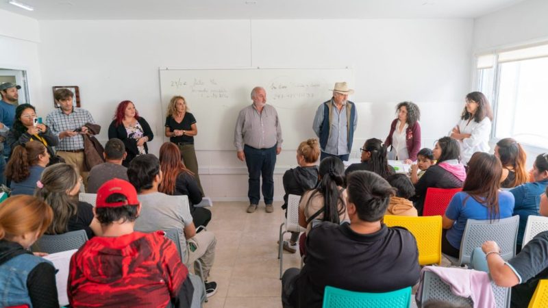 Othar recorrió la obra que incorpora dos nuevas aulas a la Escuela Municipal