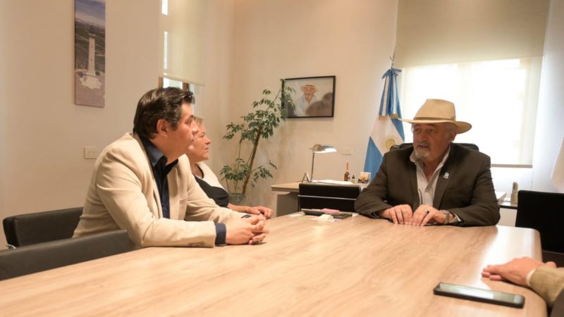 Othar se reunió con el decano de la Facultad de Ciencias Económicas de la universidad local